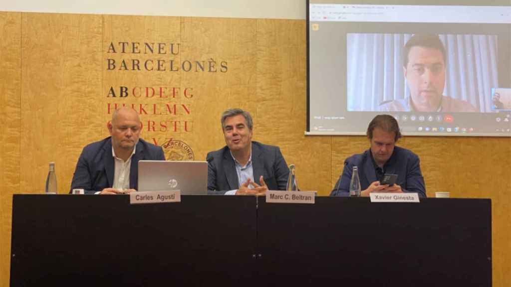 Los socios críticos contra Laporta debaten sobre la falta de transparencia en el Barça / CULEMANÍA