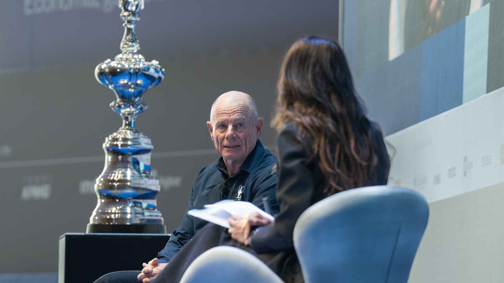 El CEO de la Copa América de vela y del Emirates Team New Zealand, Grant Dalton en la Reunióc del Cercle d'Economia