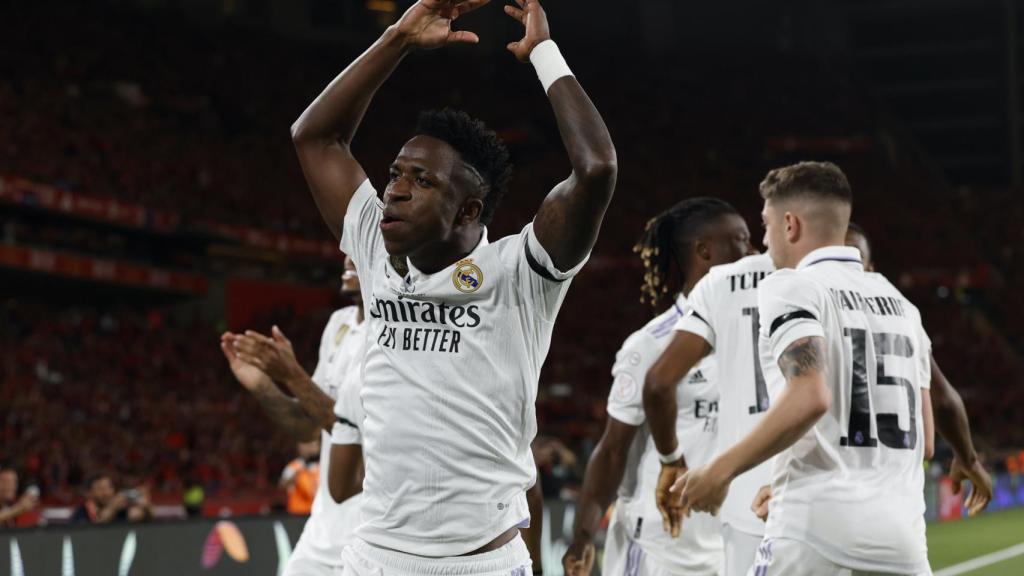 Vinicius Jr celebra uno de los goles del Real Madrid contra el Osasuna