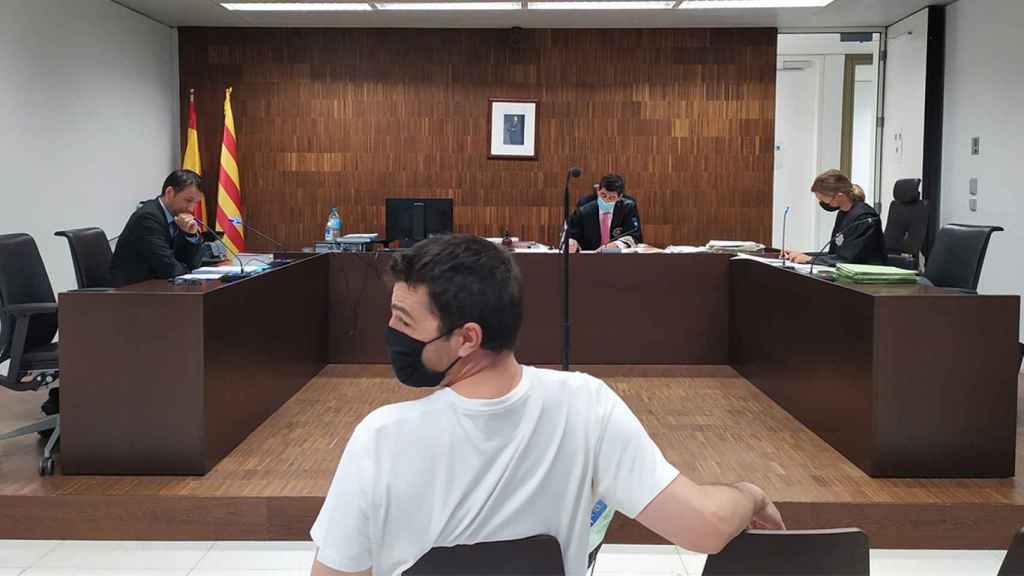 El 'estafador del amor', Albert Cavallé, durante un juicio en mayo de 2022