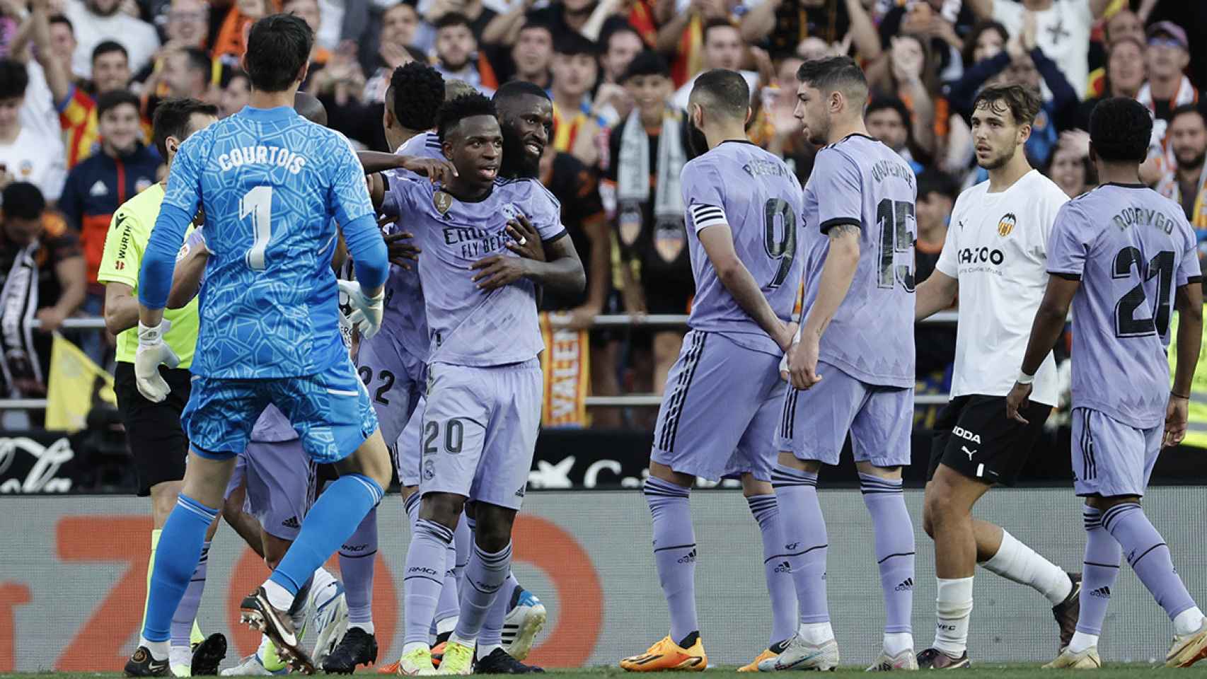 El enfado de Vinicius con los jugadores del Valencia