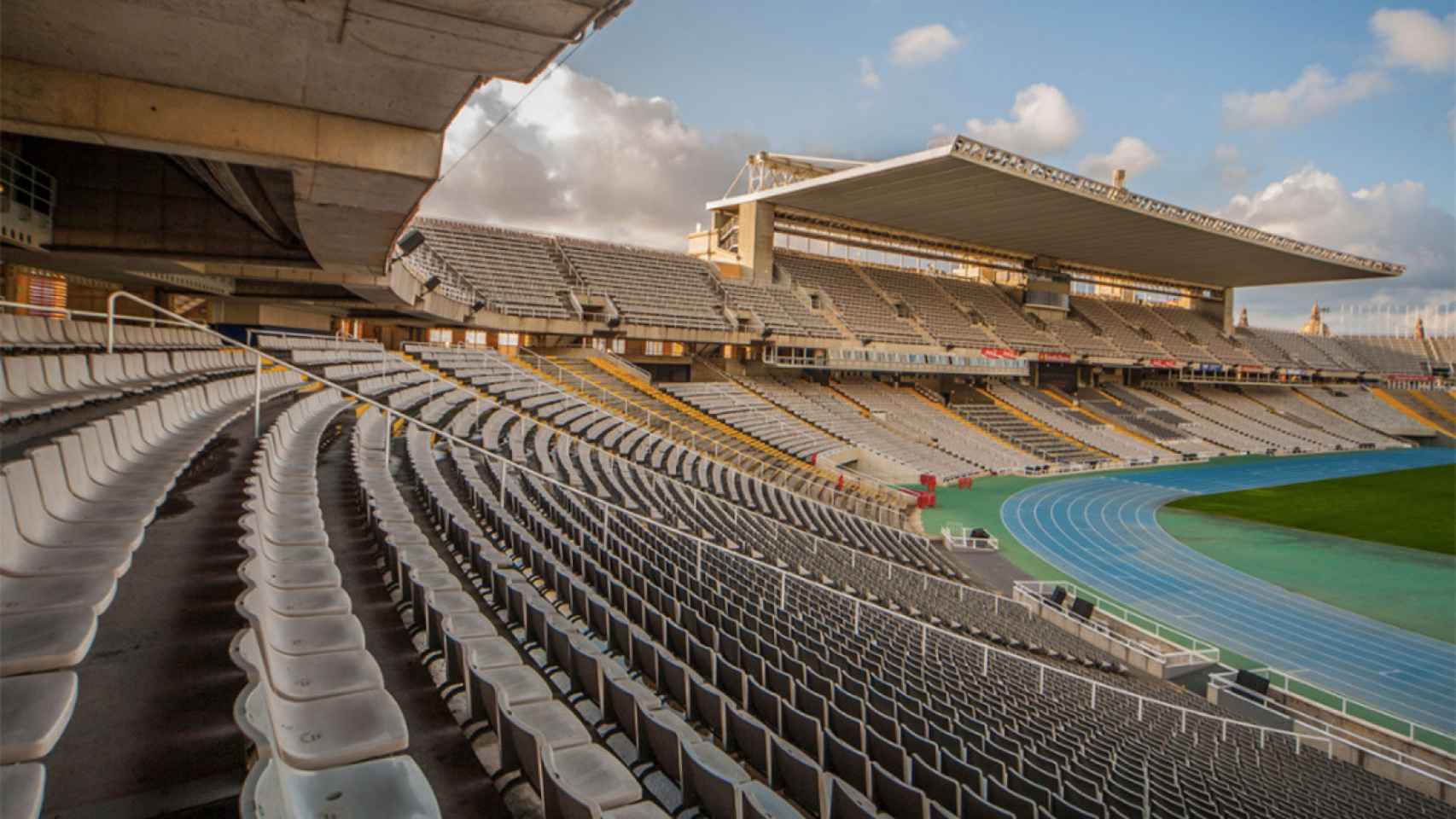 Las gradas del estadio Olímpico Lluís Companys