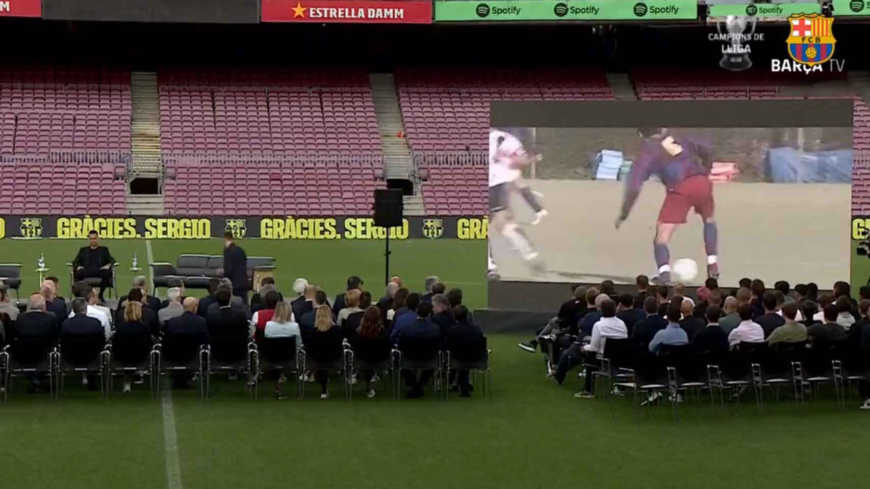 Uno de los momentos del acto de despedida de Sergio Busquets / REDES