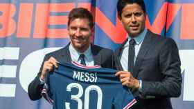 Nasser Al-Khelaifi, junto a Leo Messi durante su presentación con el PSG / REDES