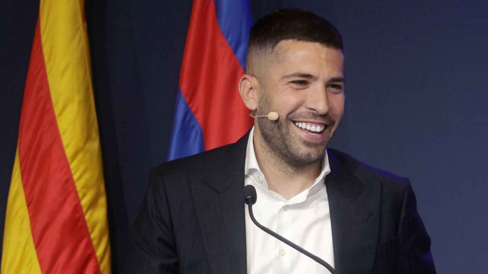 Jordi Alba sonríe en su acto de despedida del Barça