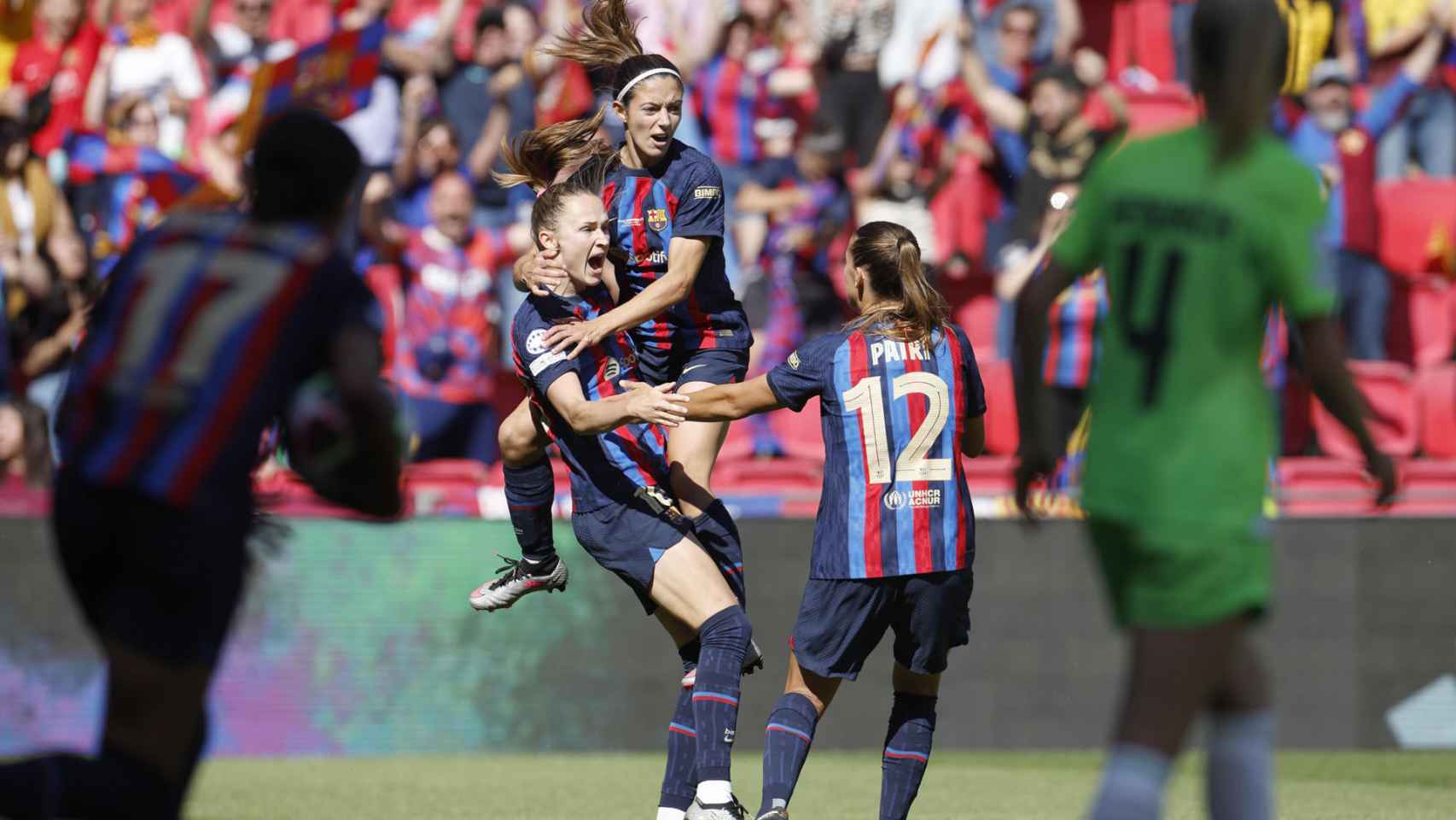 El Barça femenino, celebrando uno de los goles de Patri Guijarro al Wolfsburgo / EFE