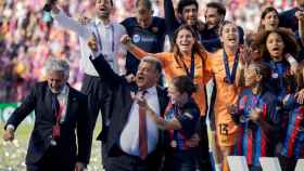 Laporta celebra con el Barça femenino la segunda Champions League