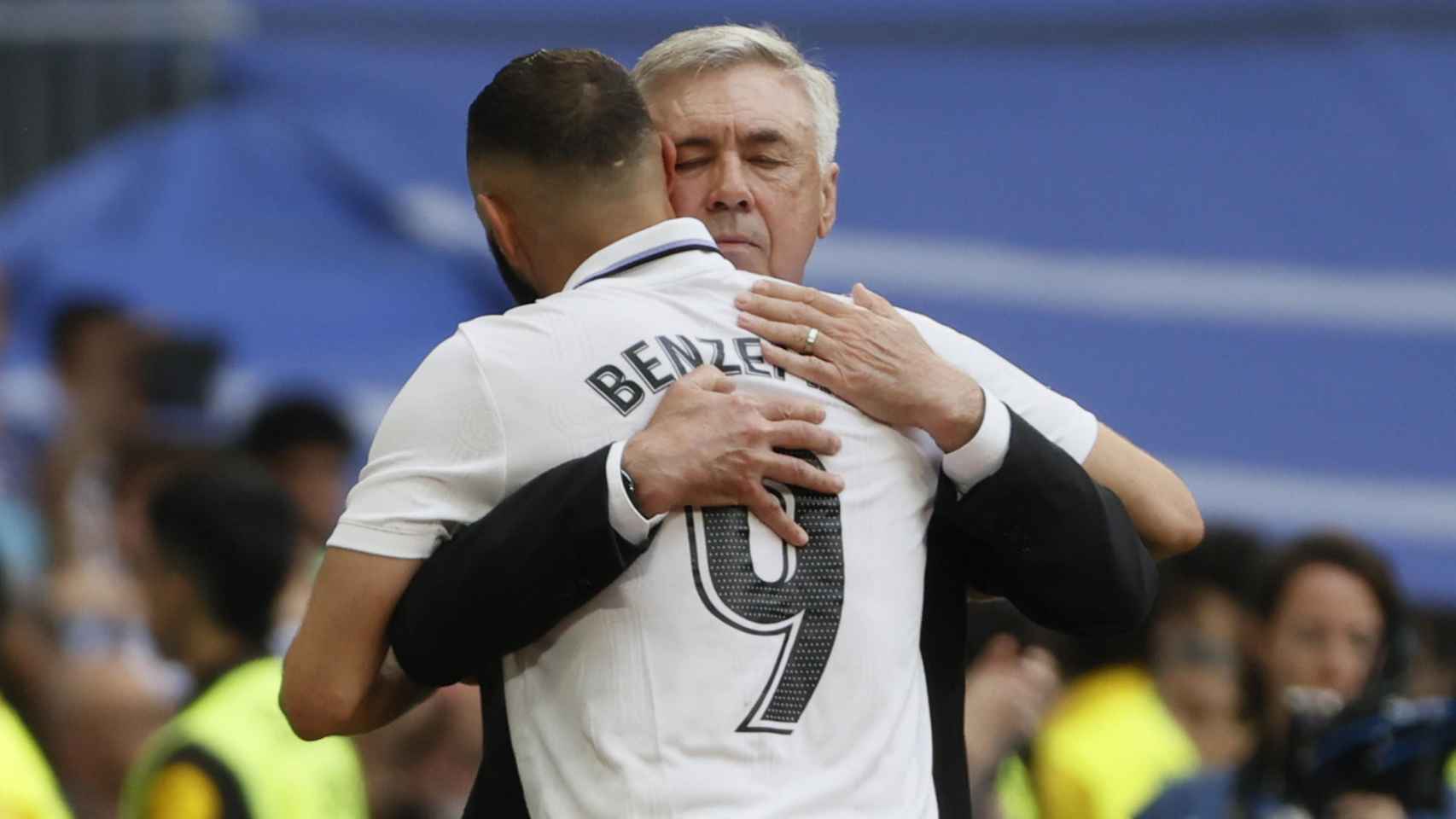 Benzema se funde en un abrazo con Carlo Ancelotti
