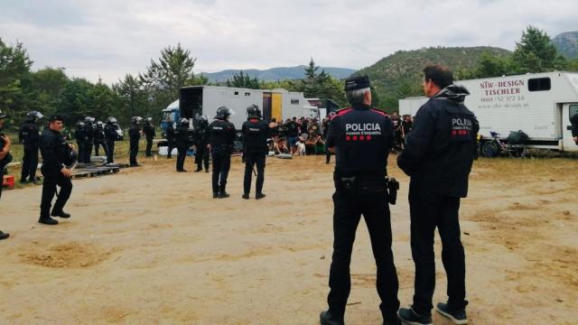 Los Mossos d'Esquadra desalojan una fiesta ilegal en Ivars de Noguera (Lleida)