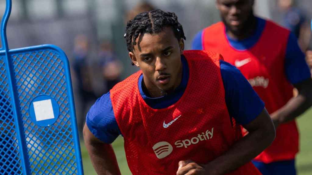 Jules Koundé, durante un entrenamiento del Barça de Xavi