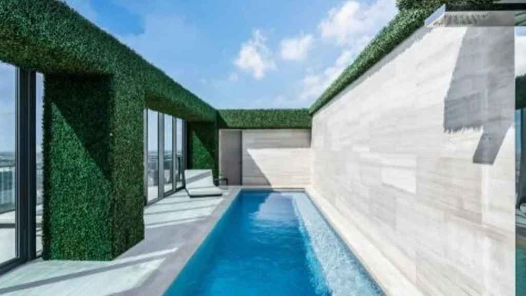 La piscina privada del inmueble que vendió Messi en Miami / REDES