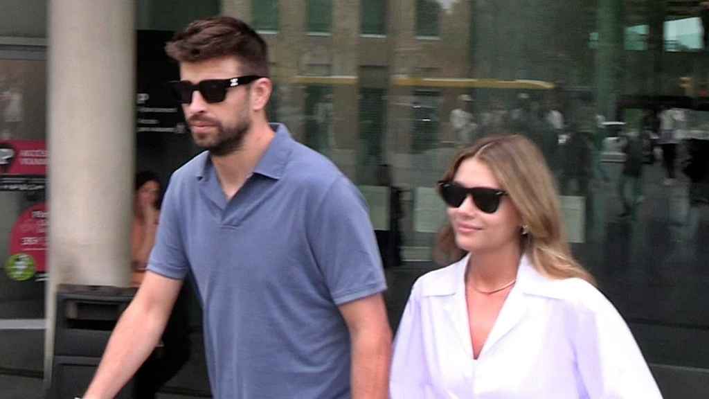 Gerard Piqué y Clara Chía salen de los juzgados