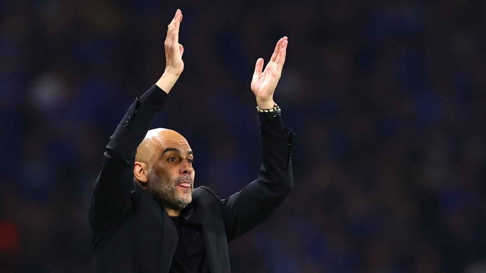 Pep Guardiola anima a sus jugadores durante la final de la Champions