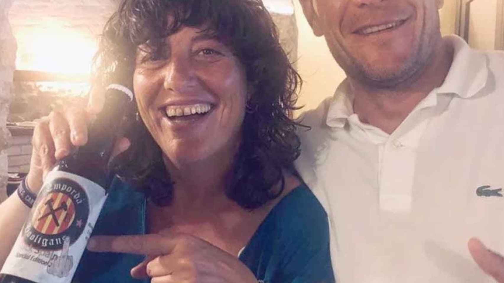 Teresa Jordà, promocionando una cerveza con el lema Fuck Spain en su perfil de Instagram en 2019