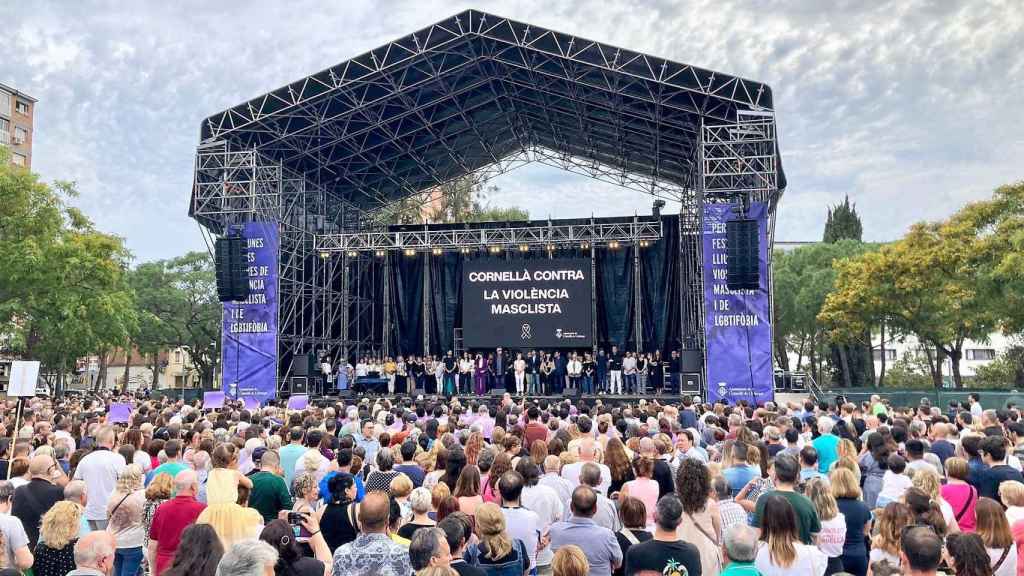 Minuto de silencio en Cornellà de Llobregat por un crimen machista en la localidad