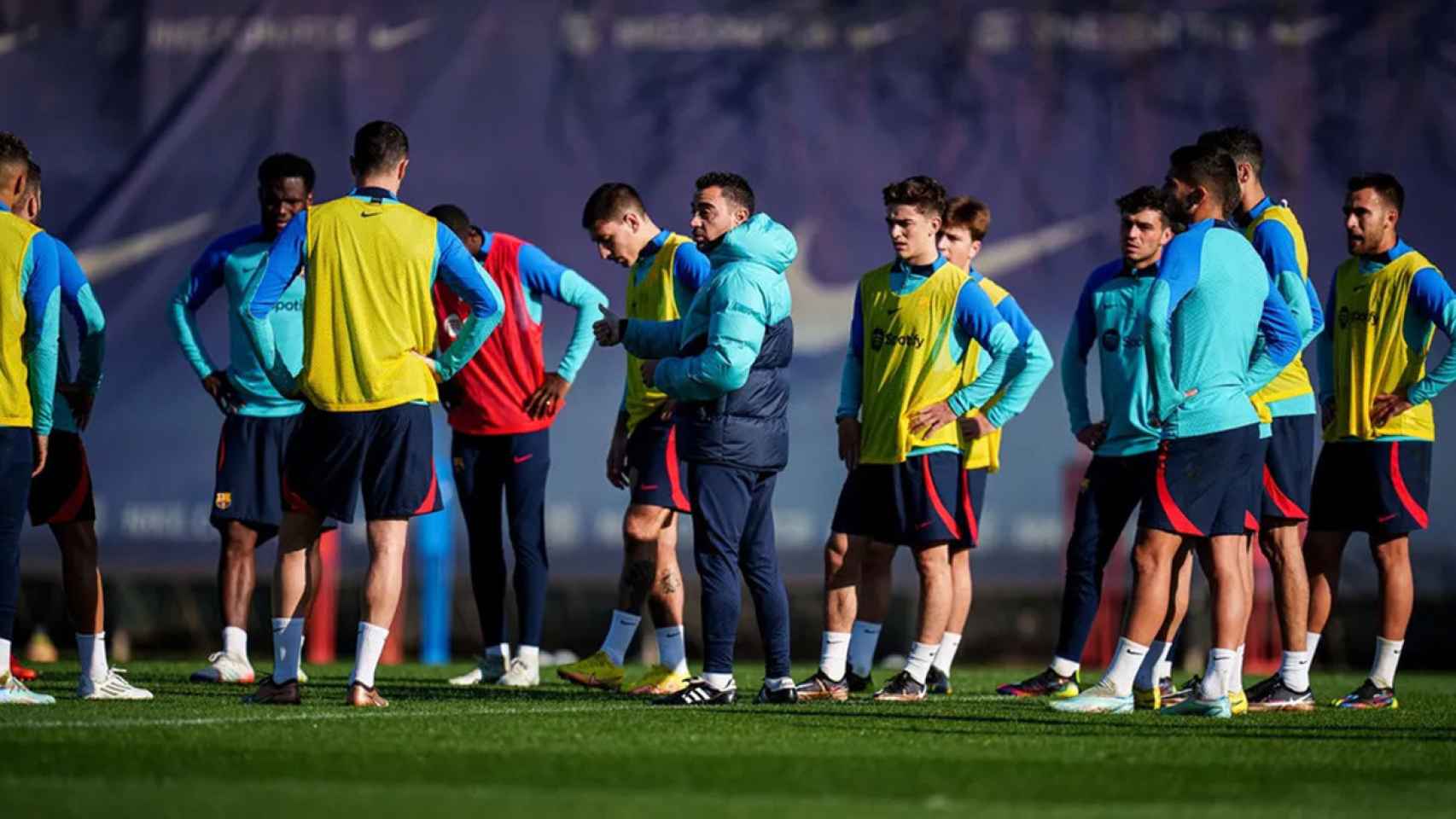 Xavi Hernández, durante un entrenamiento del FC Barcelona en la Ciutat Esportiva / REDES