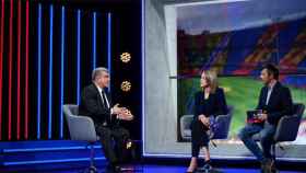 Joan Laporta, siendo entrevistado por trabajadores de Barça TV