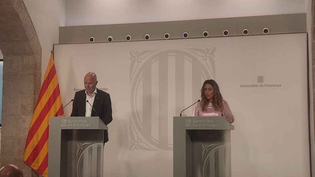 El 'conseller' d'Acció Climàtica, David Mascort y la portavoz del Govern, Patricia Plaja, en la rueda de prensa posterior al consell executiu