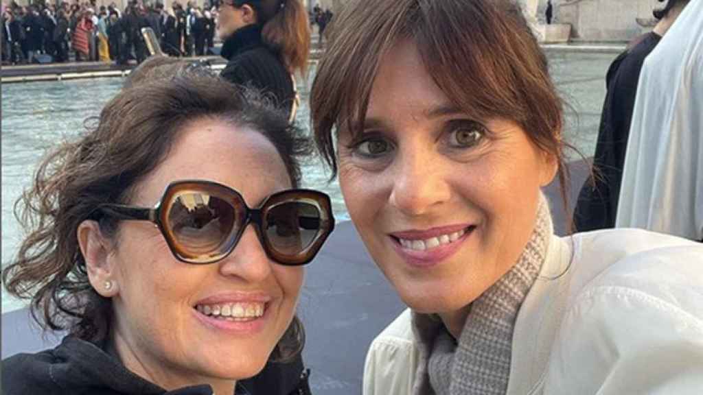 Cristina Serra y su socia en París, Francia