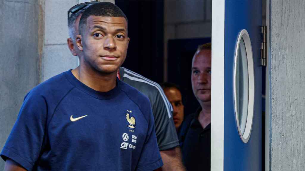 Kylian Mbappé, poco antes de entrar a una de rueda prensa con Francia