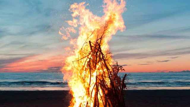 Una hoguera en la playa