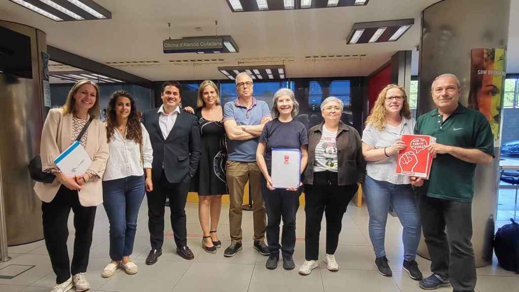 Representantes de las patronales y sindicatos tras la firma del acuerdo parcial