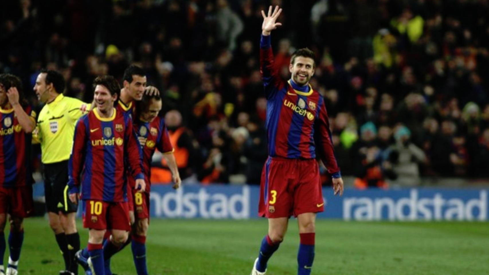 Piqué celebrando una victoria frente al Madrd en 2010