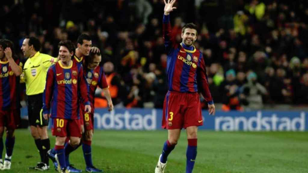 pique--celebrando-el-5-0---manita---que-el-barcelona-le-endoso-al-real-madrid-el-29-de-noviembre-de-2010--ampliada---efe