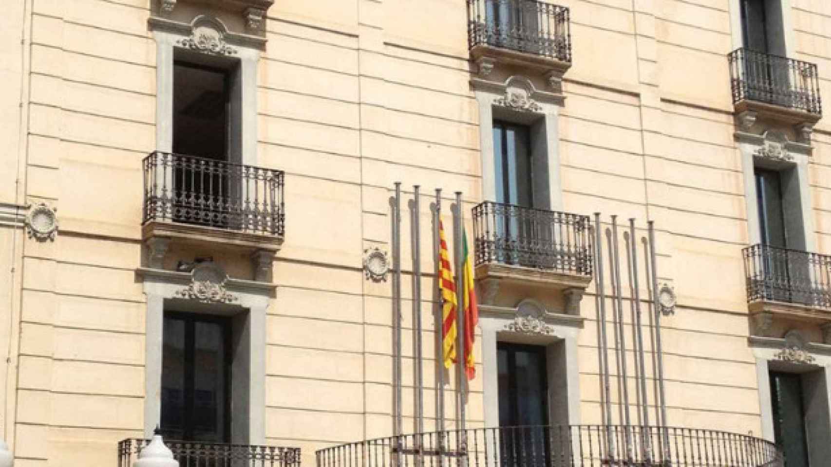 Fachada del ayuntamiento de Olesa de Montserrat