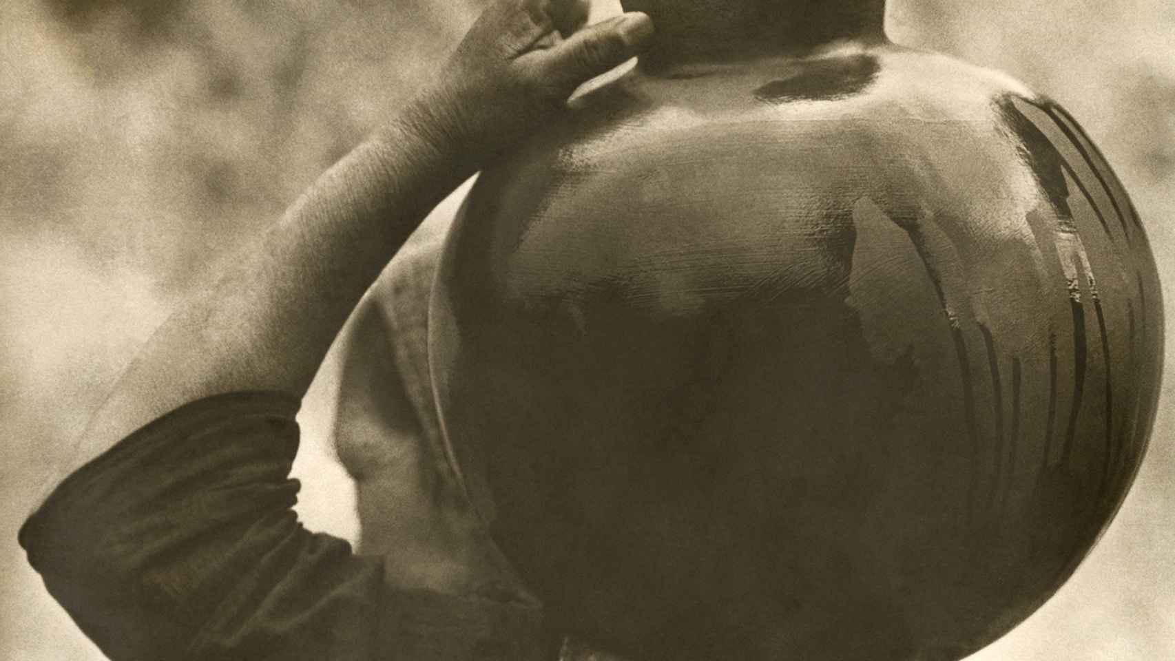 'Campesina zapoteca con cántaro al hombro', de Tina Modotti