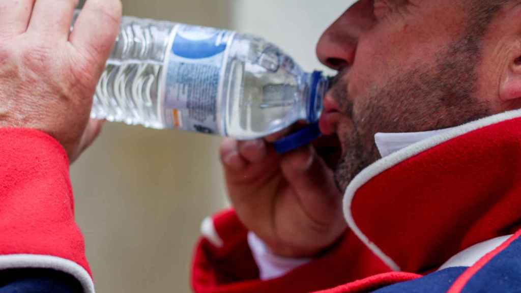 Hidratarse es lo más importante en olas de calor