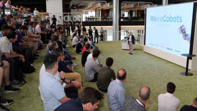 Momento de la jornada sobre robótica colaborativa e Inteligencia Artificial en DFactory Barcelona