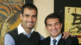 Joan Laporta presenta a Pep Guardiola como técnico del Barça en 2008