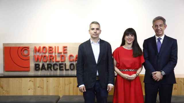 De izquierda a derecha: Jordi Arrufí, director de talento digital de Mobile World Capital Barcelona, Gina Tost, secretaria de políticas digitales de la Generalitat, y Francesc Fajula, director general de Mobile World Capital