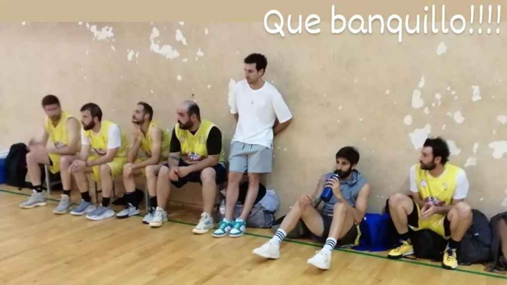 Ricky Rubio espera turno para jugar en una pachanga de la Liga 2+1