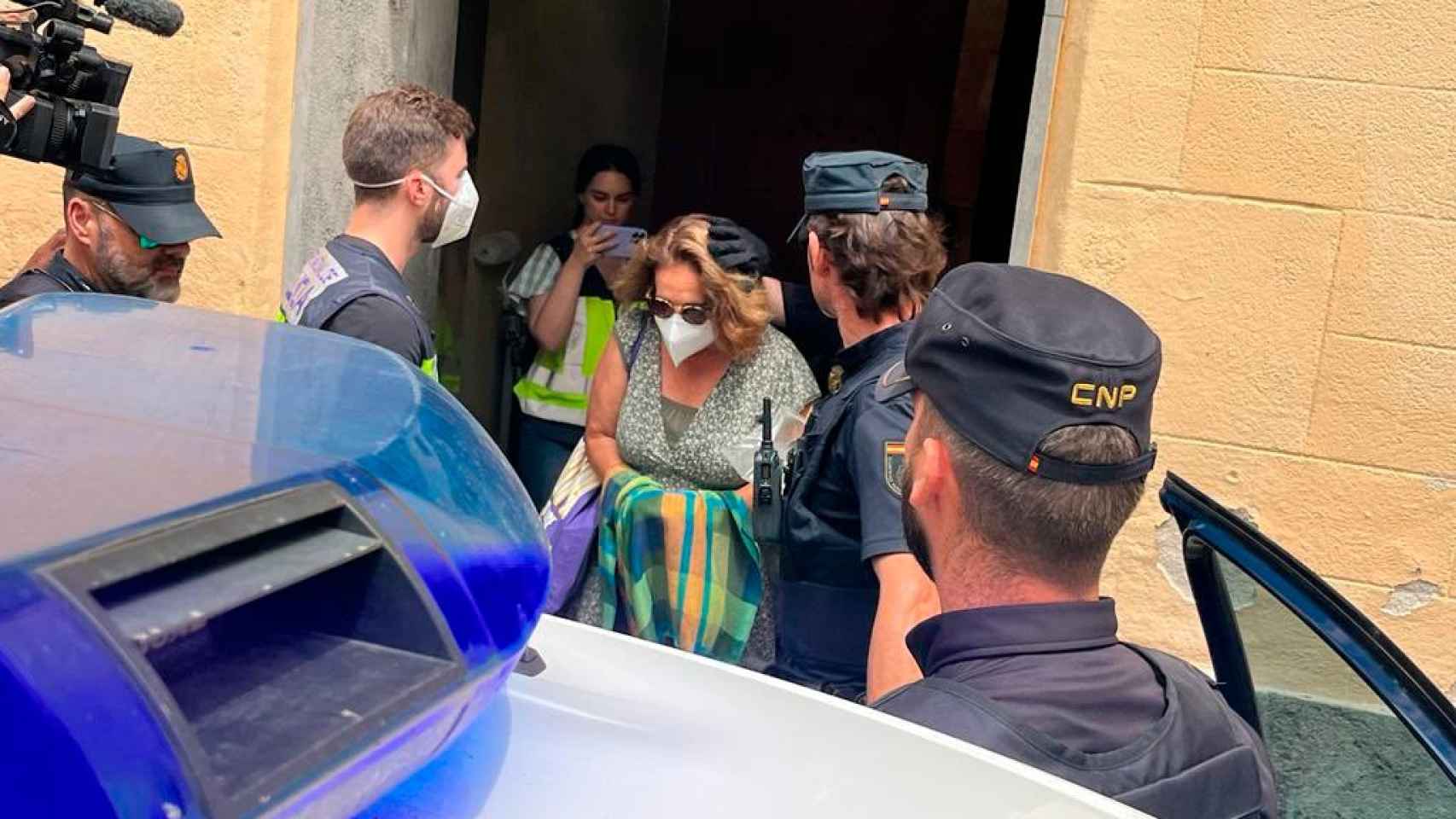 Momento de la detención de la alcaldesa de Sitges