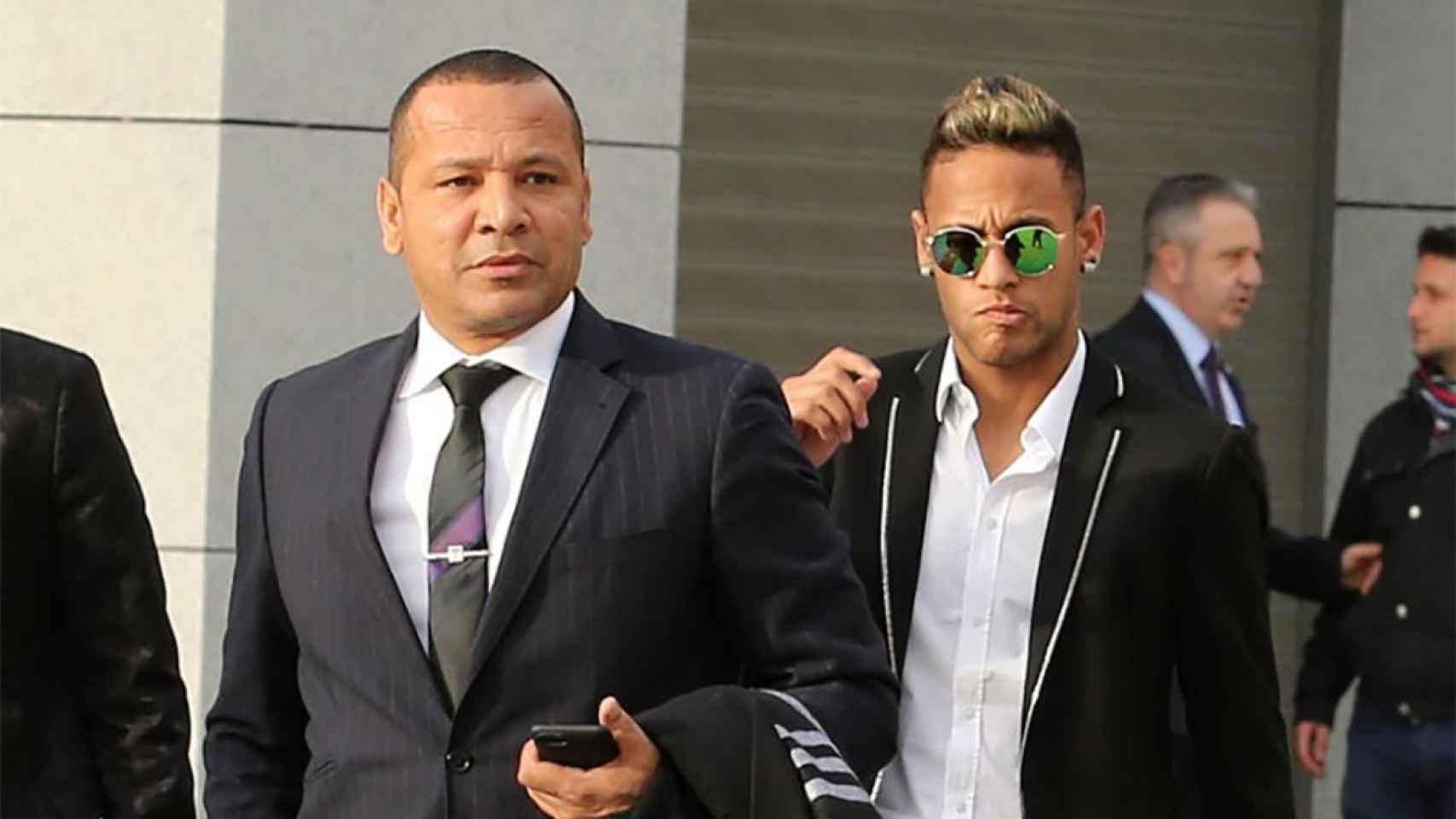 Neymar y su padre entran en el juzgado para el 'caso Neymar 1'