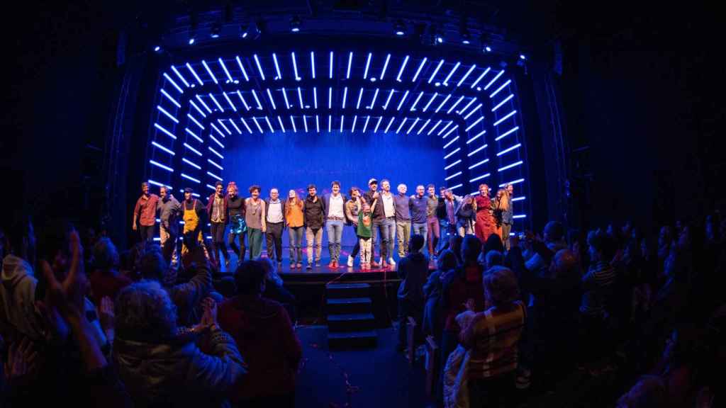 El interior del teatro Poliorama de Barcelona durante una función del musical 'Pares normals'