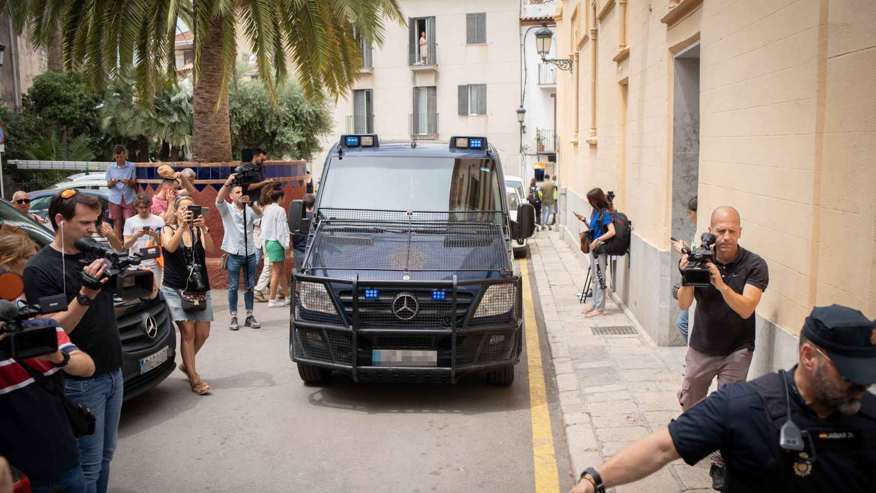 Llegada de los dos últimos detenidos al Juzgado de Instrucción 8 de Vilanova i la Geltrú