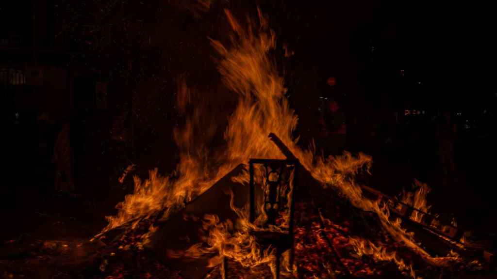 Una hoguera en la noche de Sant Joan / EP