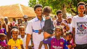 Alejandro Balde visita Guinea Bissau, el país donde nació su padre / REDES