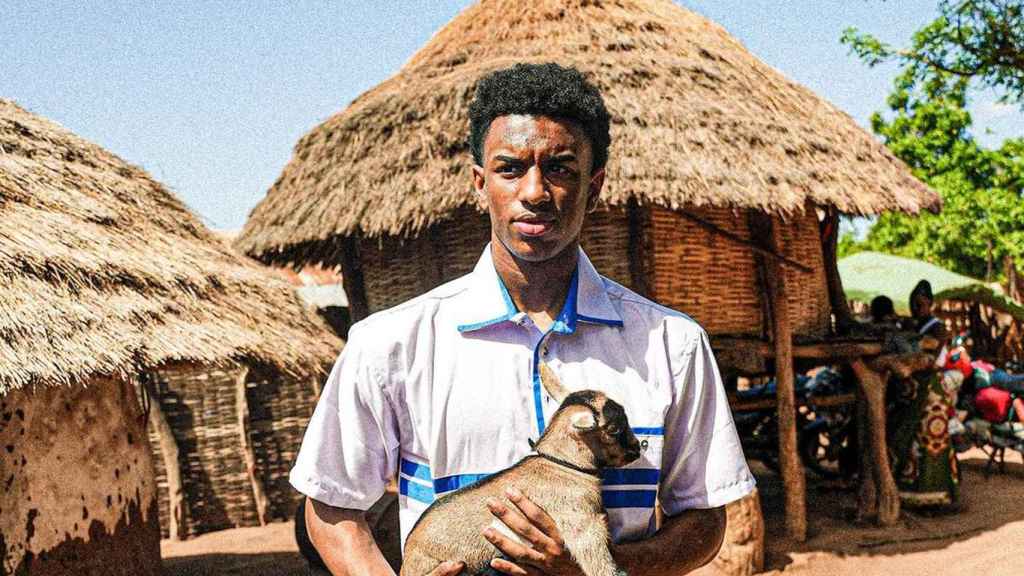 Alejandro Balde, de vacaciones en Guinea Bissau / REDES