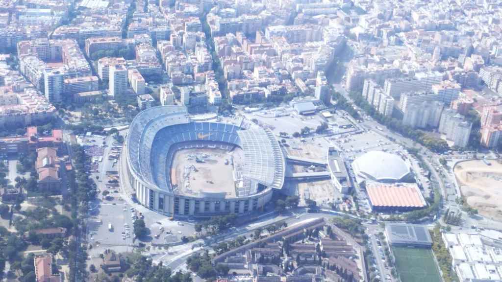 Las obras de demolición del Camp Nou vistas desde el aire