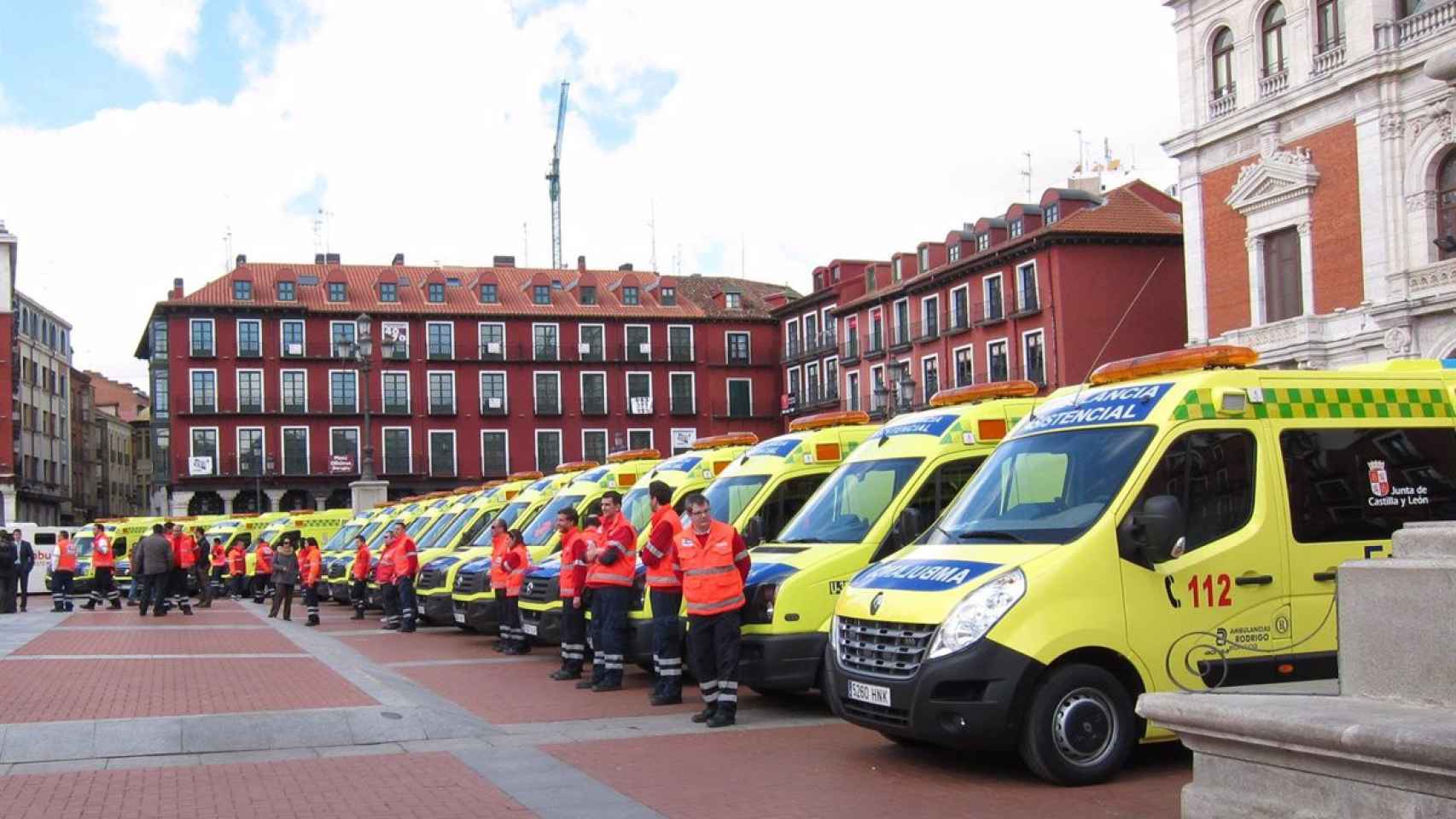 Ambulancias del grupo HTG en una presentación
