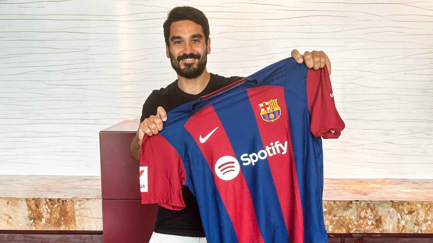 Ilkay Gundogan, celebrando su fichaje por el Barça