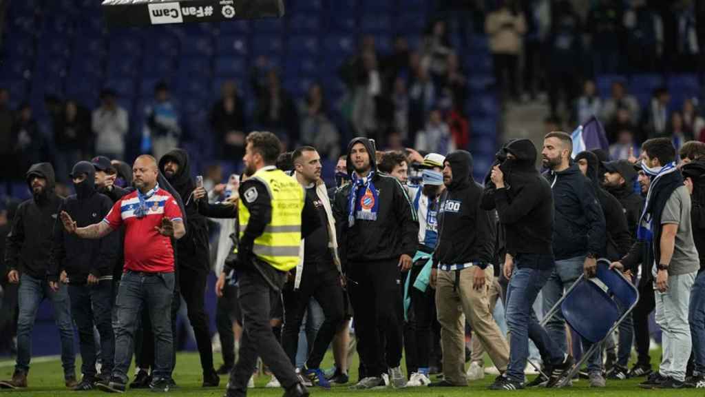 La invasión de campo de los aficionados del Espanyol