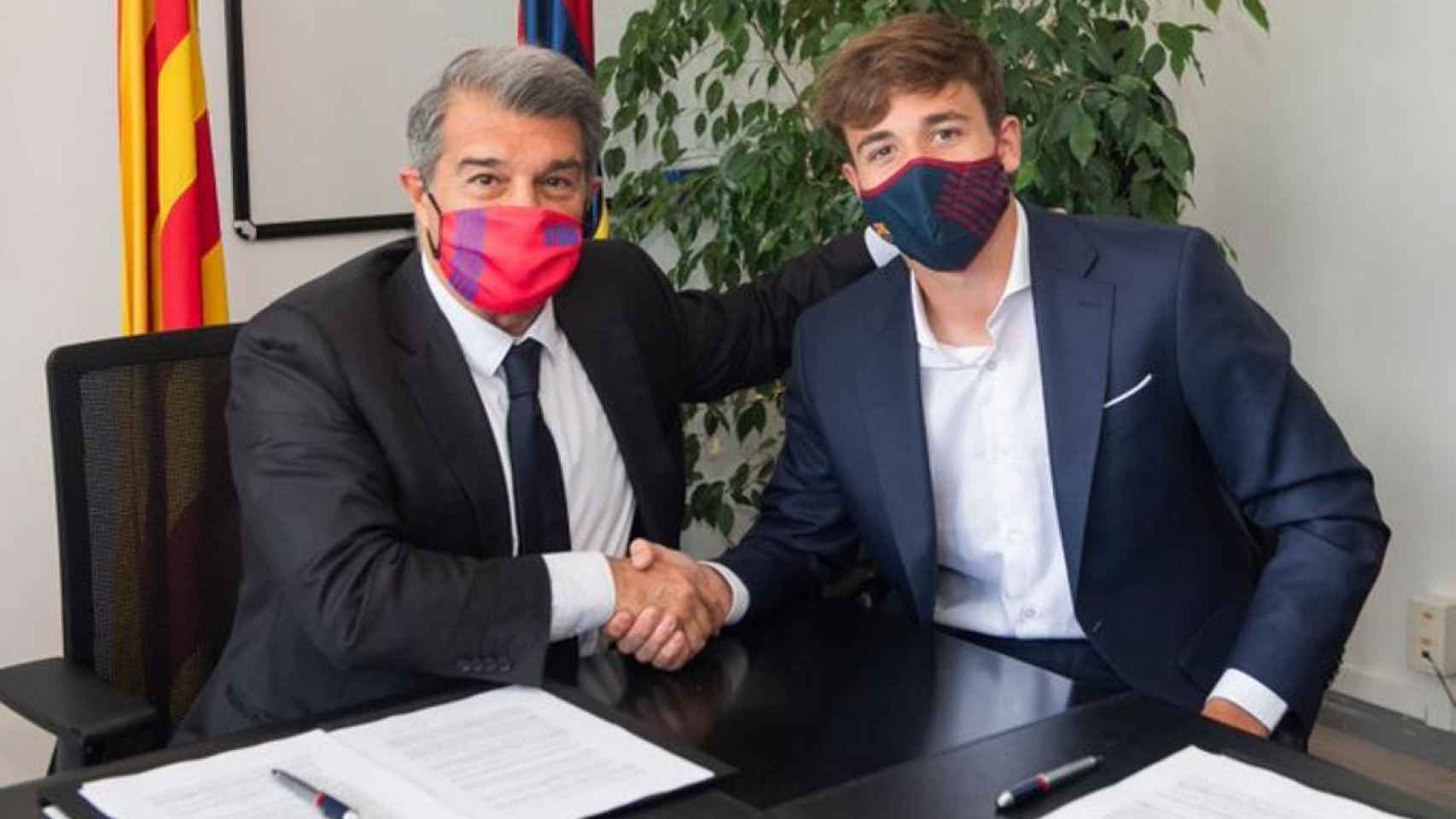 Laporta celebra la renovación de Nico González, uno de los actuales cedidos del Barça / FCB