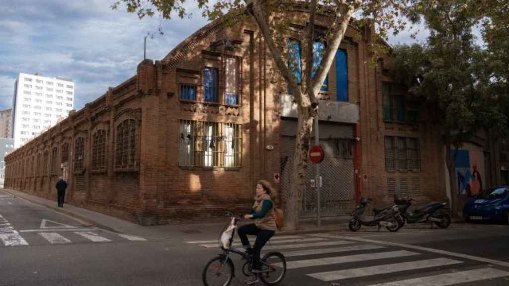 Imagen de la Fábrica Germans Climent de Sants, donde se abrirá un tanatorio