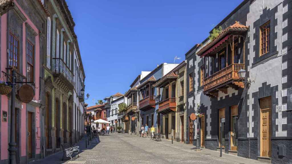 Imagen de Teror con sus típicos balcones canarios