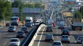 Vehículos circulando en carretera